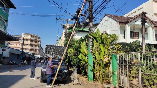 เจ้าหน้าที่กองยุทธศาสตร์และงบประมาณ ดำเนินการตามคำร้องขอซ่อมแซมเคเบิ้ลทีวี ชุมชนวัดหลวงและชุมชนปู่แดง