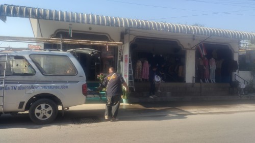 เจ้าหน้าที่กองยุทธศาสตร์และงบประมาณ ดำเนินการตามคำร้องขอติดตั้งเคเบิ้ลทีวี ชุมชนชุมพลพัฒนา