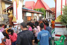 กิจกรรมบุญตักบตร และประพรมน้ำมนต์ ข้าวดอกไม้ เสริมสร้างสิริมงคลและขวัญกำลังใจให้แก่พุทธศาสนิกชนชาวอำเภอแม่สอด