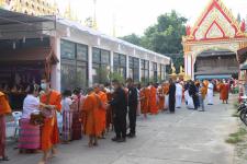 กิจกรรมบุญตักบตร และประพรมน้ำมนต์ ข้าวดอกไม้ เสริมสร้างสิริมงคลและขวัญกำลังใจให้แก่พุทธศาสนิกชนชาวอำเภอแม่สอด