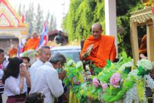 กิจกรรมบุญตักบตร และประพรมน้ำมนต์ ข้าวดอกไม้ เสริมสร้างสิริมงคลและขวัญกำลังใจให้แก่พุทธศาสนิกชนชาวอำเภอแม่สอด