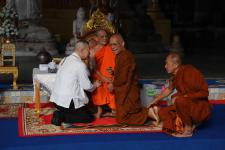 กิจกรรมบุญตักบตร และประพรมน้ำมนต์ ข้าวดอกไม้ เสริมสร้างสิริมงคลและขวัญกำลังใจให้แก่พุทธศาสนิกชนชาวอำเภอแม่สอด