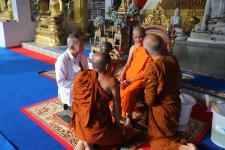 กิจกรรมบุญตักบตร และประพรมน้ำมนต์ ข้าวดอกไม้ เสริมสร้างสิริมงคลและขวัญกำลังใจให้แก่พุทธศาสนิกชนชาวอำเภอแม่สอด