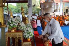 กิจกรรมบุญตักบตร และประพรมน้ำมนต์ ข้าวดอกไม้ เสริมสร้างสิริมงคลและขวัญกำลังใจให้แก่พุทธศาสนิกชนชาวอำเภอแม่สอด