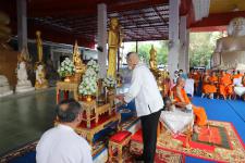 กิจกรรมบุญตักบตร และประพรมน้ำมนต์ ข้าวดอกไม้ เสริมสร้างสิริมงคลและขวัญกำลังใจให้แก่พุทธศาสนิกชนชาวอำเภอแม่สอด