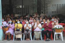 กิจกรรมบุญตักบตร และประพรมน้ำมนต์ ข้าวดอกไม้ เสริมสร้างสิริมงคลและขวัญกำลังใจให้แก่พุทธศาสนิกชนชาวอำเภอแม่สอด