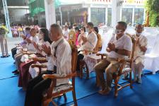 กิจกรรมบุญตักบตร และประพรมน้ำมนต์ ข้าวดอกไม้ เสริมสร้างสิริมงคลและขวัญกำลังใจให้แก่พุทธศาสนิกชนชาวอำเภอแม่สอด