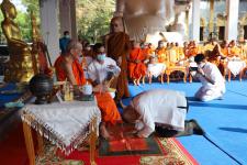 กิจกรรมบุญตักบตร และประพรมน้ำมนต์ ข้าวดอกไม้ เสริมสร้างสิริมงคลและขวัญกำลังใจให้แก่พุทธศาสนิกชนชาวอำเภอแม่สอด