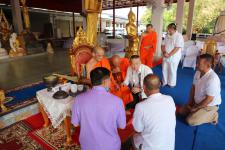 กิจกรรมบุญตักบตร และประพรมน้ำมนต์ ข้าวดอกไม้ เสริมสร้างสิริมงคลและขวัญกำลังใจให้แก่พุทธศาสนิกชนชาวอำเภอแม่สอด