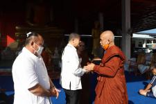 กิจกรรมบุญตักบตร และประพรมน้ำมนต์ ข้าวดอกไม้ เสริมสร้างสิริมงคลและขวัญกำลังใจให้แก่พุทธศาสนิกชนชาวอำเภอแม่สอด