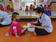 คลินิกชุมชนอบอุ่น ออกให้บริการตรวจสุขภาพเด็กปฐมวัยในศูนย์พัฒนาเด็กเล็กสังกัดเทศบาลนครแม่สอด 