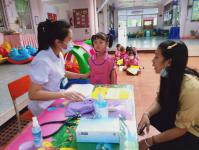 คลินิกชุมชนอบอุ่น ออกให้บริการตรวจสุขภาพเด็กปฐมวัยในศูนย์พัฒนาเด็กเล็กสังกัดเทศบาลนครแม่สอด 