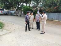 นายกุล  เครือวีระ รองนายกเทศมนตรีนครแม่สอด พร้อมด้วยกองช่างลงพื้นที่สำรวจถนนภายในเขตเทศบาลนครแม่สอด และพื้นที่ที่ชาวบ้านร้องเรียน