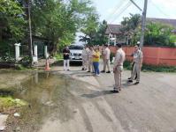 นายกุล  เครือวีระ รองนายกเทศมนตรีนครแม่สอด พร้อมด้วยกองช่างลงพื้นที่สำรวจถนนภายในเขตเทศบาลนครแม่สอด และพื้นที่ที่ชาวบ้านร้องเรียน
