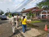 นายกุล  เครือวีระ รองนายกเทศมนตรีนครแม่สอด พร้อมด้วยกองช่างลงพื้นที่สำรวจถนนภายในเขตเทศบาลนครแม่สอด และพื้นที่ที่ชาวบ้านร้องเรียน