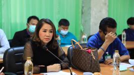 ร่วมประชุมตรวจสอบพื้นที่โครงการก่อสร้างสระว่ายน้ำชุมชนเทศบาลนครแม่สอด