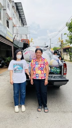 ฝ่ายสังคมสงเคราะห์ บมอบเสื้อผ้าบริจาค จากผู้ใหญ่ใจดี “ร้านโชติการพิมพ์”