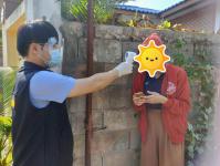 เจ้าหน้าที่คลินิกชุมชนอบอุ่นเทศบาลนครแม่สอด ออกติดตามกลุ่มเสี่ยงสัมผัสผู้ป่วยติดเชื้อไวรัสโคโรนา 2019 (COVID-19)ในเขตเทศบาลนครแม่สอด