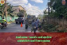 ดับเพลิงเเม่สอด ร่วมกองช่าง กองช่างสุขาภิบาล ออกตัดต้นไม้หน้าโรงพยาบาลเเม่สอด