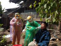 เจ้าหน้าที่คลินิกชุมชนอบอุ่นเทศบาลนครแม่สอด ออกติดตามกลุ่มเสี่ยงสัมผัสผู้ป่วยติดเชื้อไวรัสโคโรนา 2019 (COVID-19)ในเขตเทศบาลนครแม่สอด