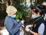 เจ้าหน้าที่คลินิกชุมชนอบอุ่นเทศบาลนครแม่สอด ออกติดตามกลุ่มเสี่ยงสัมผัสผู้ป่วยติดเชื้อไวรัสโคโรนา 2019 (COVID-19)ในเขตเทศบาลนครแม่สอด