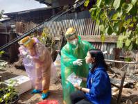 เจ้าหน้าที่คลินิกชุมชนอบอุ่นเทศบาลนครแม่สอด ออกติดตามกลุ่มเสี่ยงสัมผัสผู้ป่วยติดเชื้อไวรัสโคโรนา 2019 (COVID-19)ในเขตเทศบาลนครแม่สอด