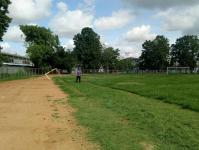 กองช่าง ให้ความอนุเคราะห์ตัดหญ้าบริเวณสนามกีฬาสมเด็จพระนเรศฯ