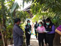 เจ้าหน้าที่คลินิกชุมชนอบอุ่นเทศบาลนครแม่สอด ออกติดตามกลุ่มเสี่ยงสัมผัสผู้ป่วยติดเชื้อไวรัสโคโรนา 2019 (COVID-19)ในเขตเทศบาลนครแม่สอด