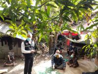 เจ้าหน้าที่คลินิกชุมชนอบอุ่นเทศบาลนครแม่สอด ออกติดตามกลุ่มเสี่ยงสัมผัสผู้ป่วยติดเชื้อไวรัสโคโรนา 2019 (COVID-19)ในเขตเทศบาลนครแม่สอด