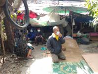 เจ้าหน้าที่คลินิกชุมชนอบอุ่นเทศบาลนครแม่สอด ออกติดตามกลุ่มเสี่ยงสัมผัสผู้ป่วยติดเชื้อไวรัสโคโรนา 2019 (COVID-19)ในเขตเทศบาลนครแม่สอด