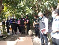 เจ้าหน้าที่คลินิกชุมชนอบอุ่นเทศบาลนครแม่สอด ออกติดตามกลุ่มเสี่ยงสัมผัสผู้ป่วยติดเชื้อไวรัสโคโรนา 2019 (COVID-19)ในเขตเทศบาลนครแม่สอด