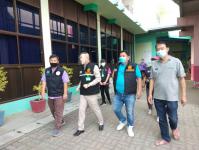 เจ้าหน้าที่คลินิกชุมชนอบอุ่นเทศบาลนครแม่สอด ออกติดตามกลุ่มเสี่ยงสัมผัสผู้ป่วยติดเชื้อไวรัสโคโรนา 2019 (COVID-19)ในเขตเทศบาลนครแม่สอด