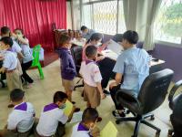 คลินิกชุมชนอบอุ่นฯ ออกให้บริการตรวจสุขภาพเด็กนักเรียนโรงเรียนเทศบาลวัดบุญญาวาส