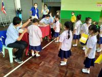 คลินิกชุมชนอบอุ่นฯ ออกให้บริการตรวจสุขภาพเด็กนักเรียนโรงเรียนเทศบาลวัดมณีไพรสณฑ์