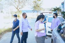 ผู้บริหารเทศบาลนครแม่สอดลงพื้นที่ตรวจเยี่ยมสถานศึกษา ในการเตรียมพร้อมในการเปิดเรียน