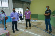 ผู้บริหารเทศบาลนครแม่สอดลงพื้นที่ตรวจเยี่ยมสถานศึกษา ในการเตรียมพร้อมในการเปิดเรียน