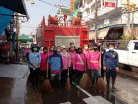 องสาธารณสุขและสิ่งแวดล้อม ร่วมกับ งานป้องกันบรรเทาสารธารณภัย ดำเนินการฉีดล้างทำความสะอาด และพ่นยาฆ่าเชื้อ ตลาดสดบ้านเหนือ