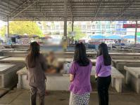 ลงพื้นที่บริเวณตลาดท่ารถแม่ระมาด พบหญิงสูงอายุประมาณ 60 กว่าปี อาศัยบริเวณดังกล่าวกว่า2เดือน 