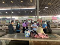 ลงพื้นที่บริเวณตลาดท่ารถแม่ระมาด พบหญิงสูงอายุประมาณ 60 กว่าปี อาศัยบริเวณดังกล่าวกว่า2เดือน 