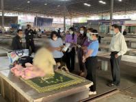 ลงพื้นที่บริเวณตลาดท่ารถแม่ระมาด พบหญิงสูงอายุประมาณ 60 กว่าปี อาศัยบริเวณดังกล่าวกว่า2เดือน 