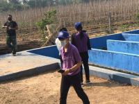 นักวิชาการสุขาภิบาล ลงพื้นที่เก็บตัวอย่างน้ำเพื่อวิเคราะห์คุณภาพภาพทิ้งน้ำเสียชุมชน กรณีเรื่องร้องเรียนปัญหาน้ำเสียจากลำห้วยแม่สอด