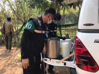 นักวิชาการสุขาภิบาล ลงพื้นที่เก็บตัวอย่างน้ำเพื่อวิเคราะห์คุณภาพภาพทิ้งน้ำเสียชุมชน กรณีเรื่องร้องเรียนปัญหาน้ำเสียจากลำห้วยแม่สอด