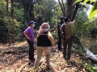 นักวิชาการสุขาภิบาล ลงพื้นที่เก็บตัวอย่างน้ำเพื่อวิเคราะห์คุณภาพภาพทิ้งน้ำเสียชุมชน กรณีเรื่องร้องเรียนปัญหาน้ำเสียจากลำห้วยแม่สอด