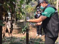 นักวิชาการสุขาภิบาล ลงพื้นที่เก็บตัวอย่างน้ำเพื่อวิเคราะห์คุณภาพภาพทิ้งน้ำเสียชุมชน กรณีเรื่องร้องเรียนปัญหาน้ำเสียจากลำห้วยแม่สอด