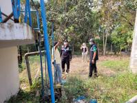 นักวิชาการสุขาภิบาล ลงพื้นที่เก็บตัวอย่างน้ำเพื่อวิเคราะห์คุณภาพภาพทิ้งน้ำเสียชุมชน กรณีเรื่องร้องเรียนปัญหาน้ำเสียจากลำห้วยแม่สอด