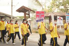 กองการศึกษาร่วมเดินรณรงค์ให้ประชาชนไปใช้สิทธิเลือกตั้ง
