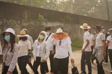 กองการศึกษาร่วมเดินรณรงค์ให้ประชาชนไปใช้สิทธิเลือกตั้ง