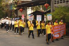 กองการศึกษาร่วมเดินรณรงค์ให้ประชาชนไปใช้สิทธิเลือกตั้ง