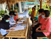 คลินิกชุมชนอบอุ่นเทศบาลนครแม่สอด  ลงพื้นที่สำรวจความประสงค์ฉีดวัคซีนป้องกันโรคโควิด 19 ในกลุ่มผู้สูงอายุอายุ 60 ปี ขึ้นไป ในเขตเทศบาลนครแม่สอด 