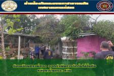 ดับเพลิงนครเเม่สอด ออกดำเนินการตัดต้นไม้ล้มทับหลังคาร้านเดอะ ควีน